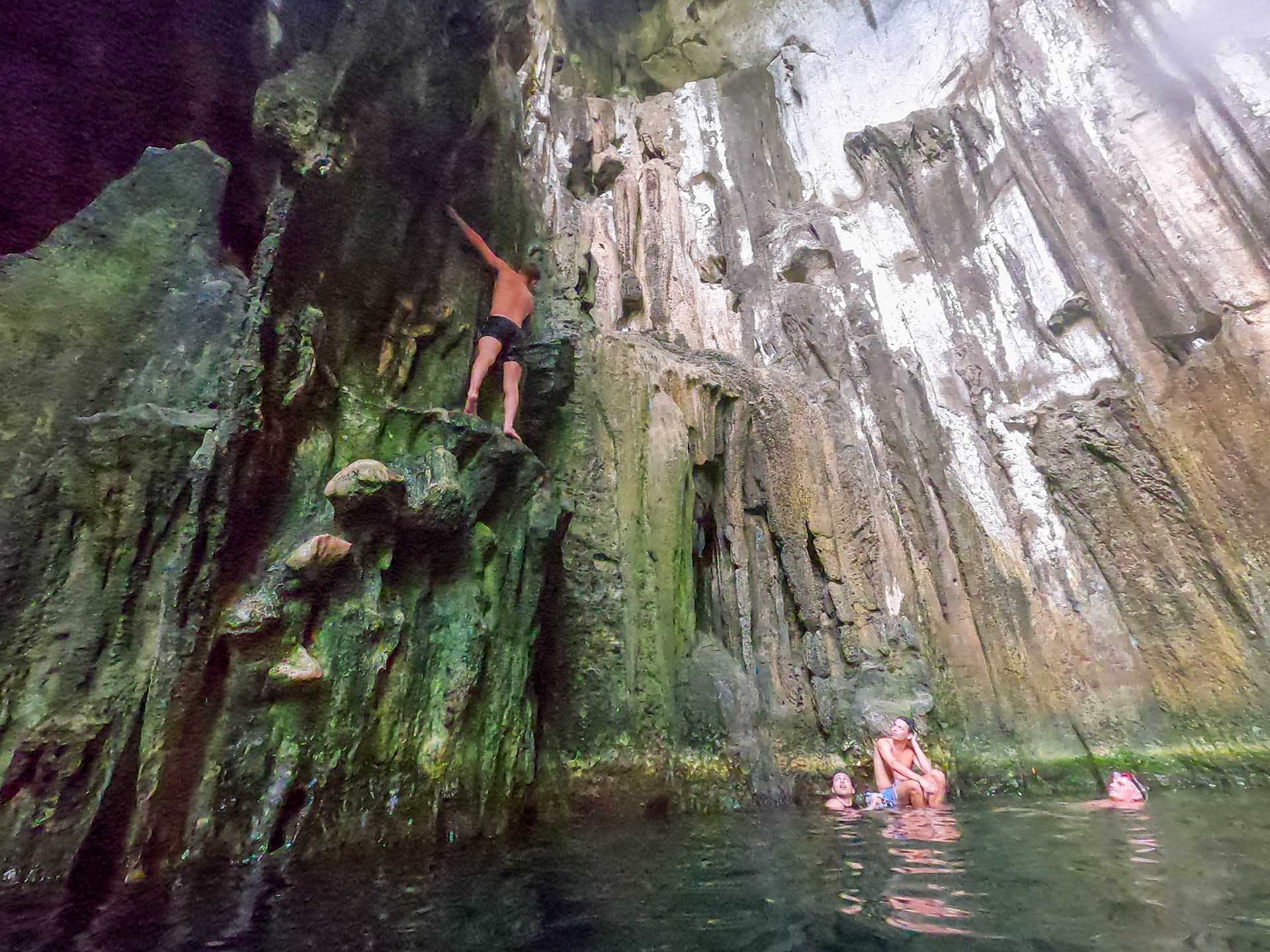 Sawa-i-Lau Caves